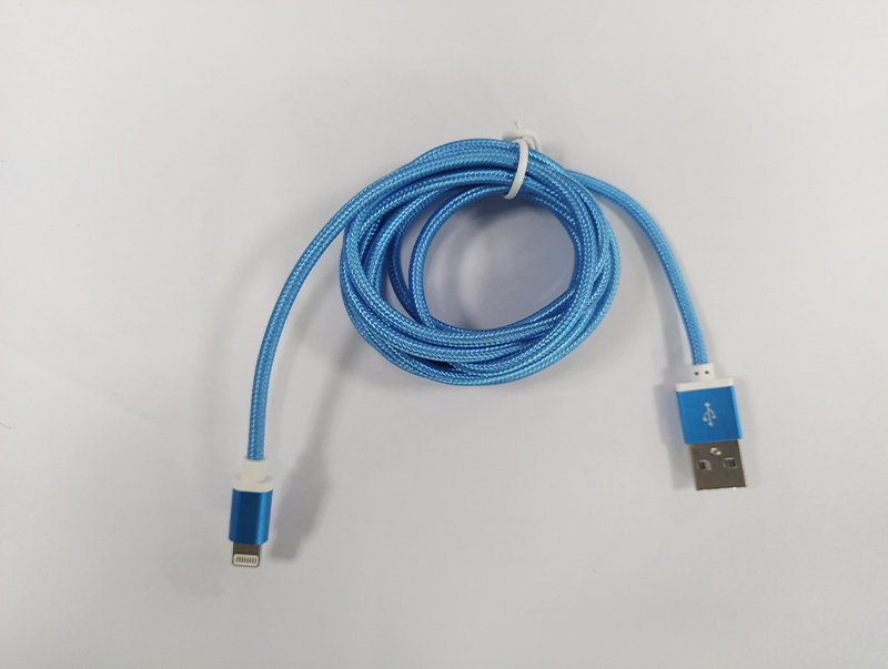 尼龍編織2A快充蘋(píng)果數(shù)據(jù)線，深圳數(shù)據(jù)線廠家