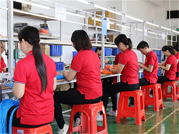 手機數(shù)據(jù)線定制廠家