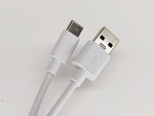 手機USB-C快充數(shù)據(jù)線，可實現(xiàn)華為66W超快充